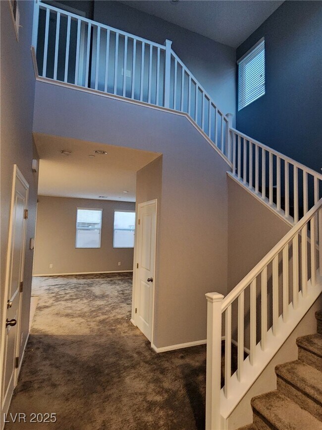 Foto del edificio - 10384 Bagg Ave