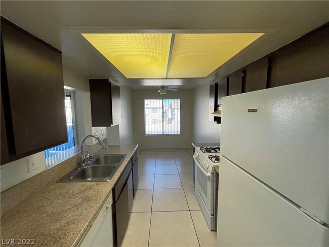 Building Photo - 4580 Carriage Park Dr