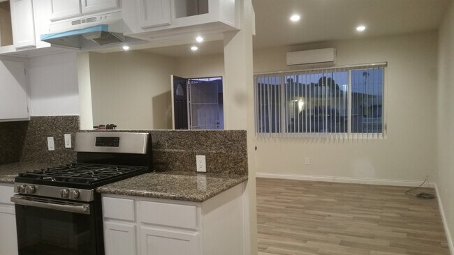 Kitchen - 25452 Cole St