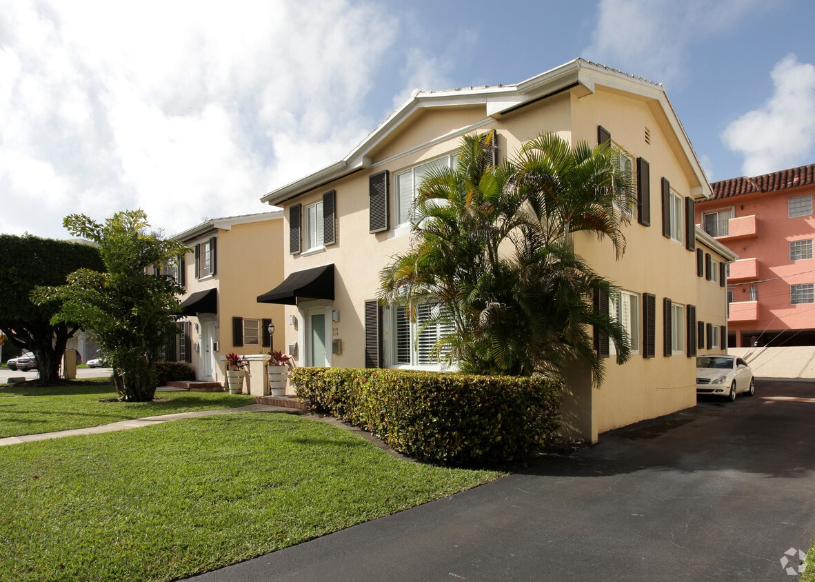 Building Photo - 3170-3182 Le Jeune Rd