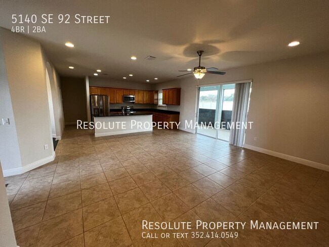 Building Photo - 4 Bed / 2 Bath / Pets Allowed!