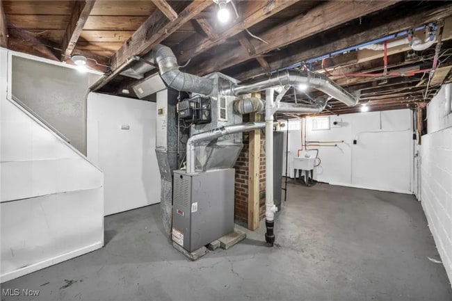 Building Photo - 5574 Waterbury Ave