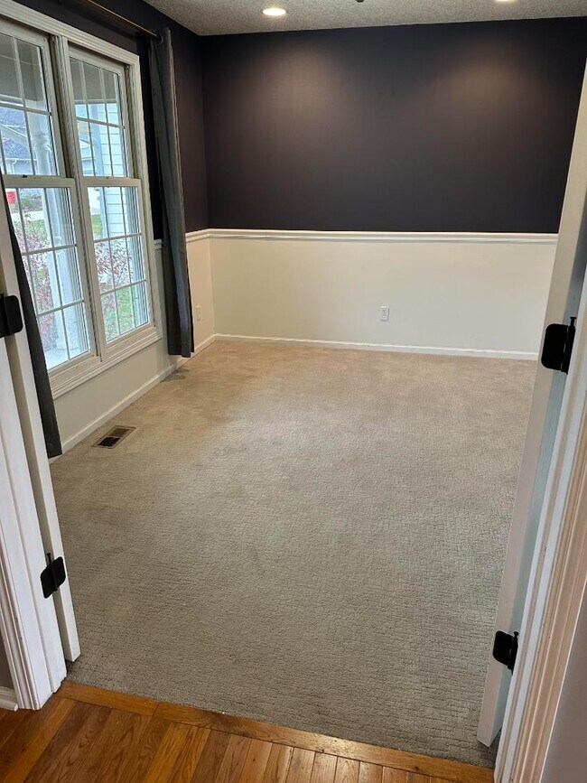 Foto del edificio - 658 Meadow Cir