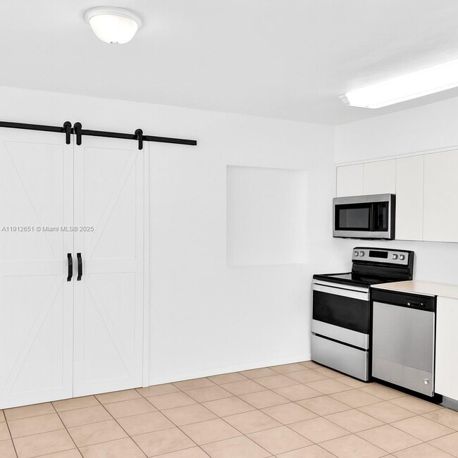 Foto del edificio - 3415 SW 15th St