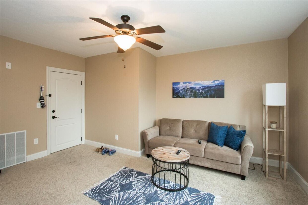 100 Grandview Ct Unit 125, Iowa City, IA 52246 Apartments in Iowa