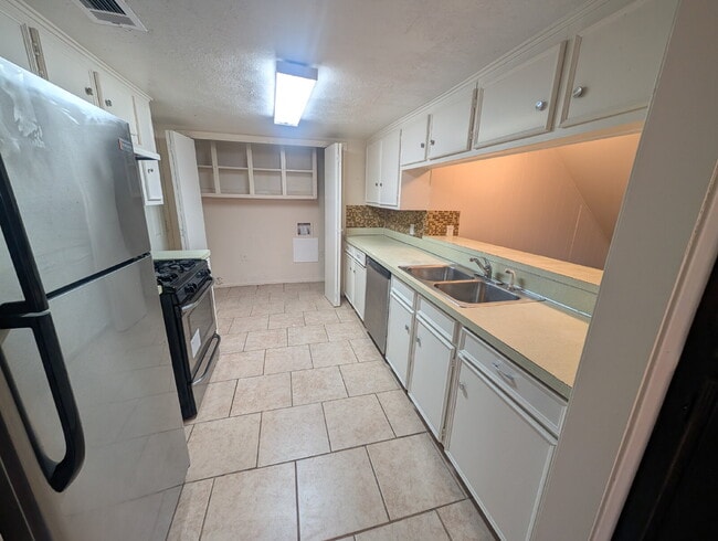 Photo - 131 N Cottonwood Dr Apartment
