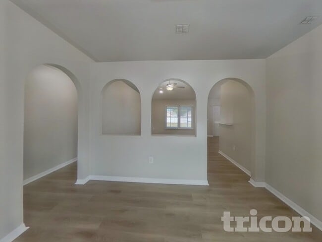 Building Photo - 250 Canterbury Ct