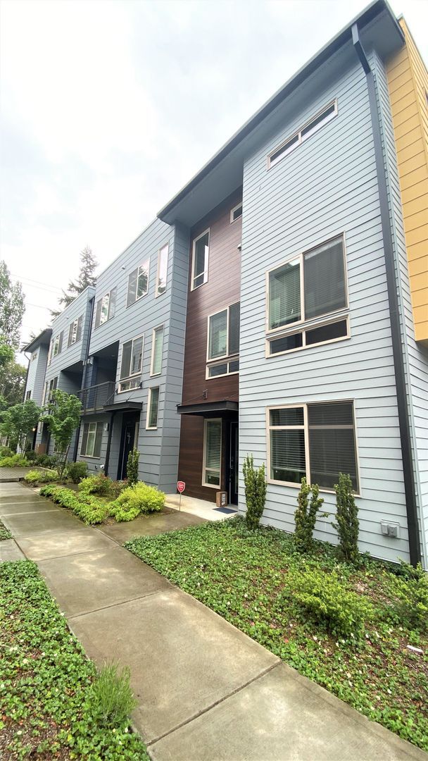 Building Photo - 16378 NE 12th Pl