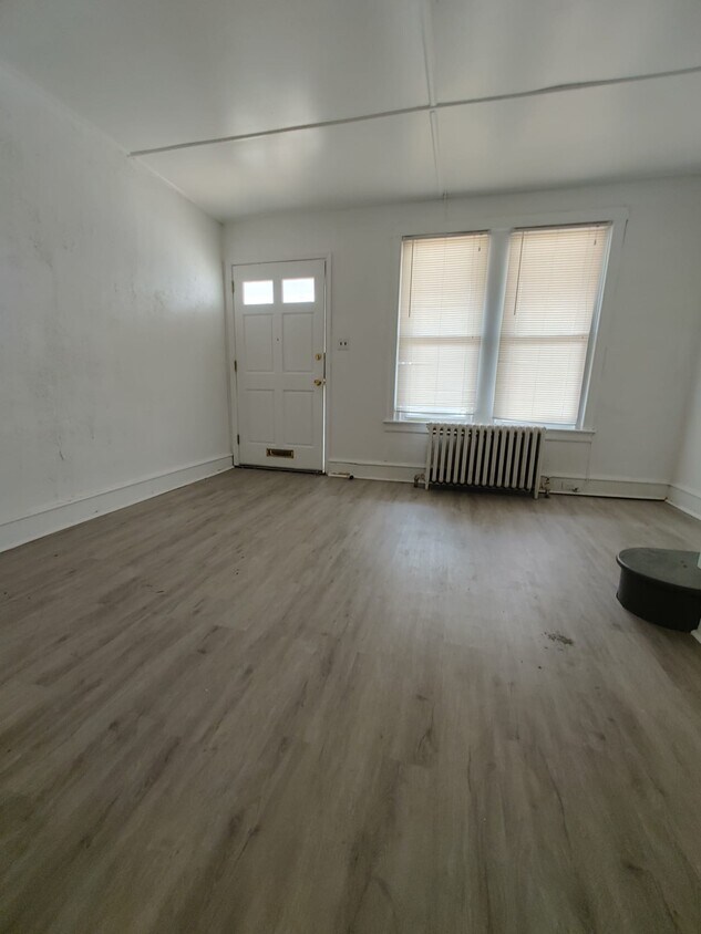 Primary Photo - 1236 E Stafford St
