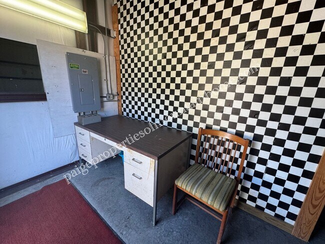 Building Photo - 1,600 Sq Ft Shop Space in Midway, AR – Inc...