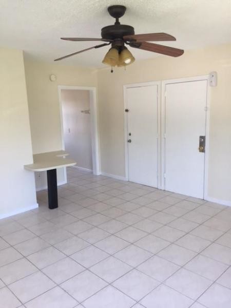 Building Photo - 1/1 Efficiency in Gulfstream