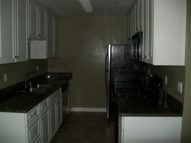 Foto del edificio - Large 2 Bed 2 Bath In Chula Vista