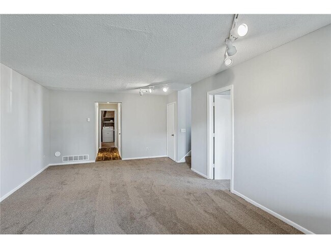 Foto del edificio - 14772 Lower Endicott Way