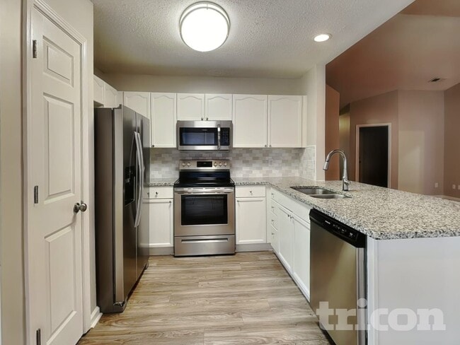 Foto del edificio - 5050 Elizabeth Rd