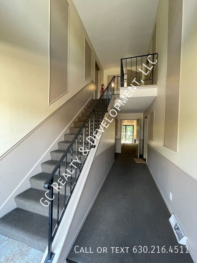 Building Photo - 13 Simpson St