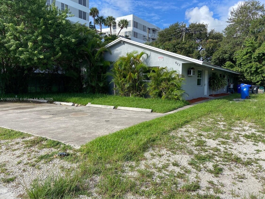 Foto principal - 623 NW 3rd Ave