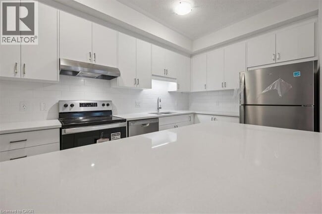 Building Photo - 125 REVERIE Wy