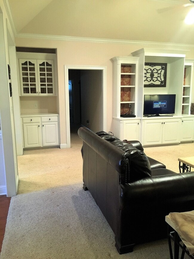 Building Photo - Beautiful home in Bayou Bend....