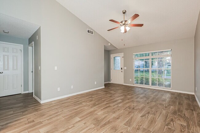 Foto del edificio - 9715 Little Pond Way