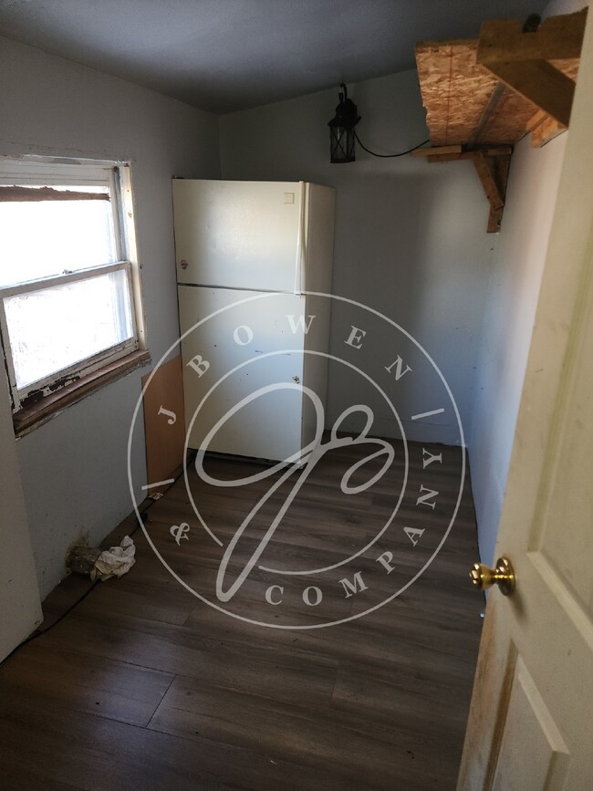 Building Photo - "Charming 4-Bedroom Home in South Toledo w...