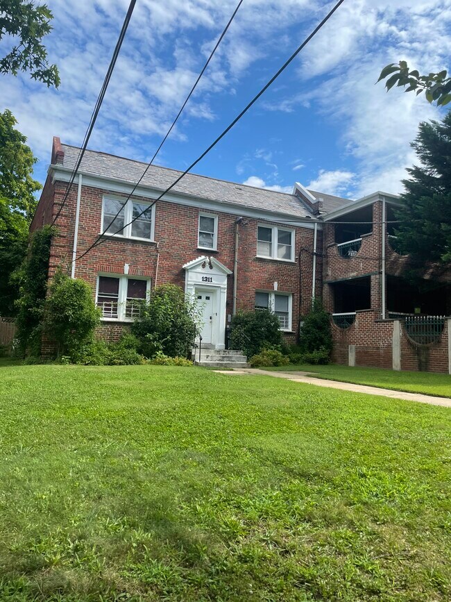 Foto del edificio - 1311 Fort Stevens Dr NW