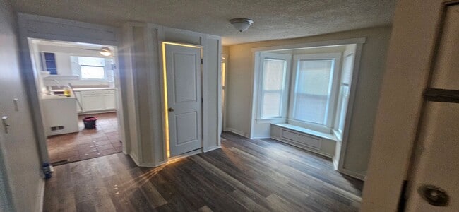Building Photo - 3 bedroom, 1.5 bath, 2 story single family house