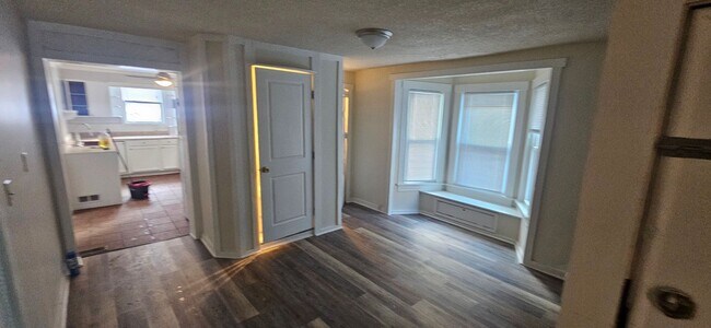 Foto del edificio - 3 bedroom, 1.5 bath, 2 story single family house