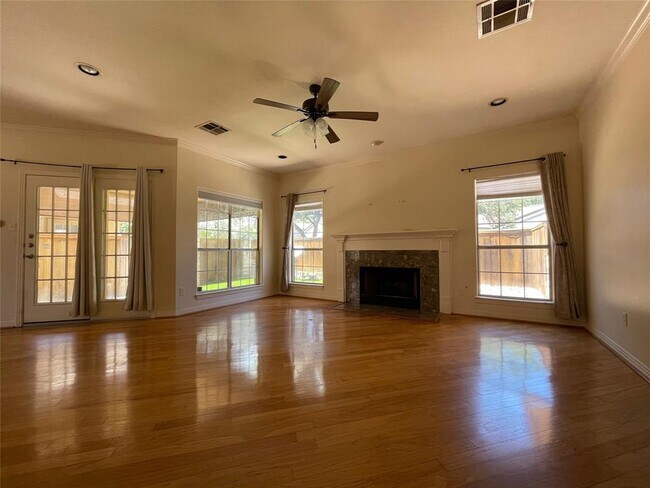 Building Photo - 5506 Courtyard Dr