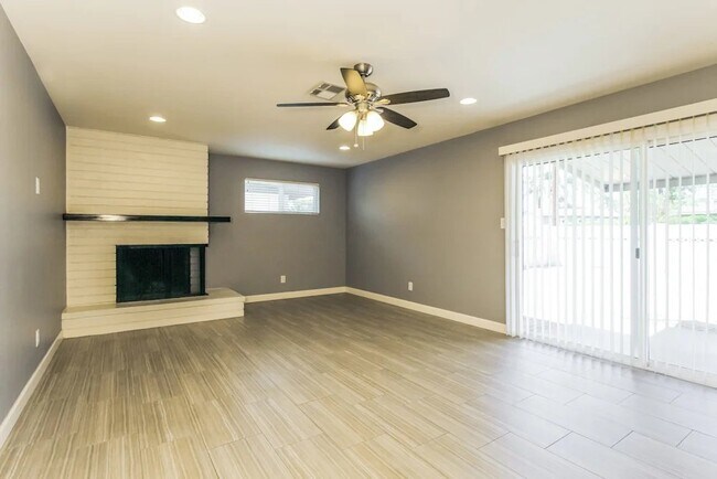 Building Photo - 421 E Hermosa Dr