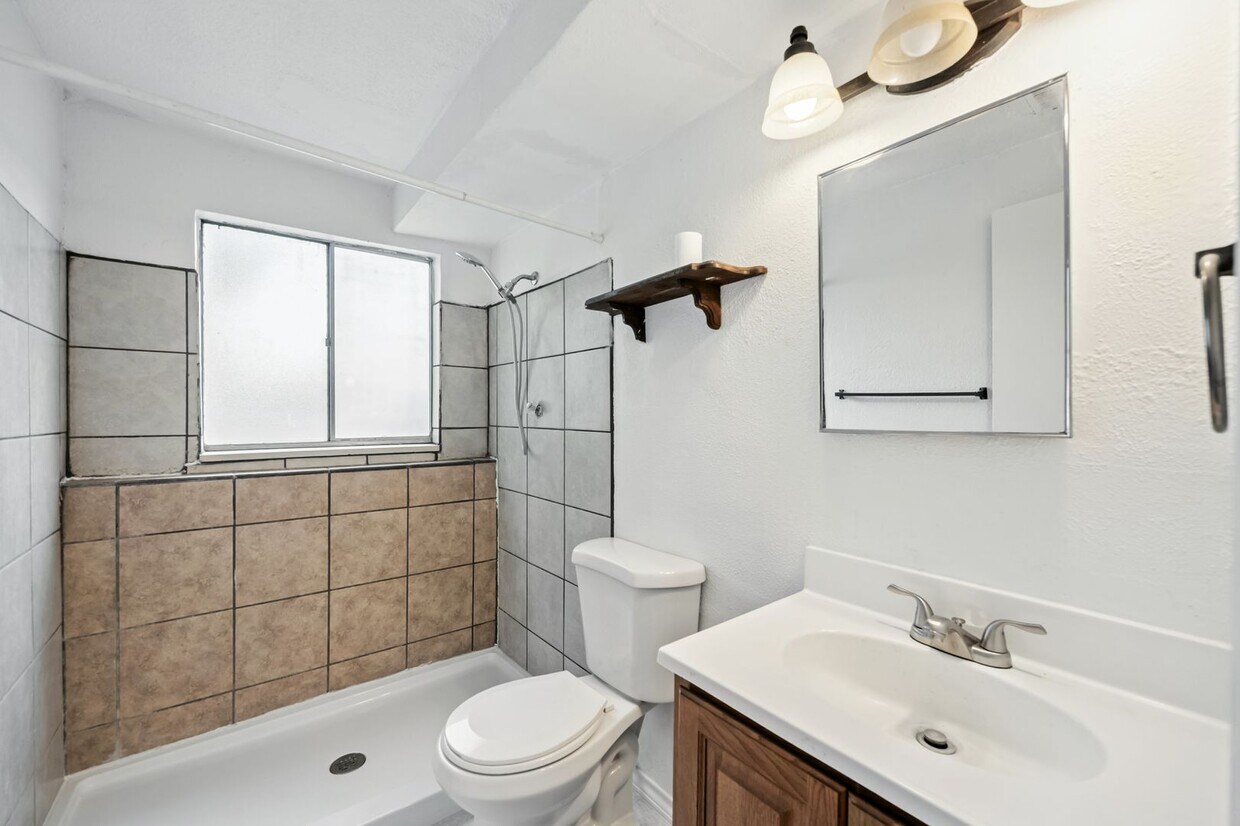 Photo - 1551 Chadwick Dr