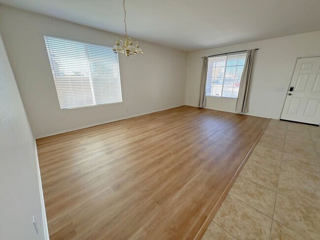 Foto del edificio - 4 Bedroom, 2 Bathroom Home in Victorville