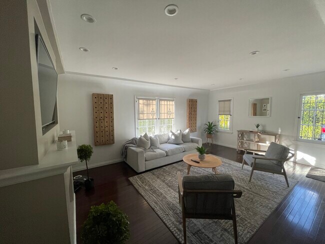 Foto del edificio - 432 N Gardner St
