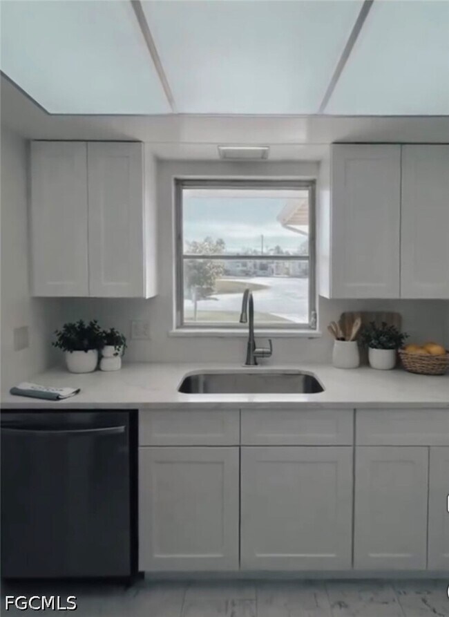 Foto del edificio - 2213 Gardenia Way