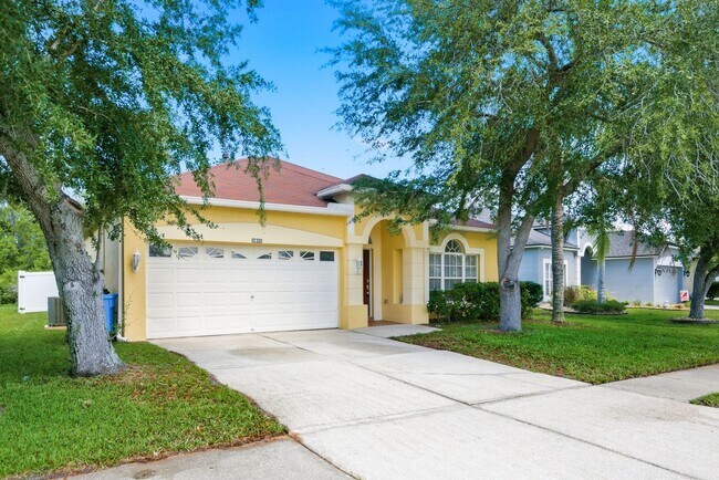 Building Photo - Newly renovated home with large Fenced Yard