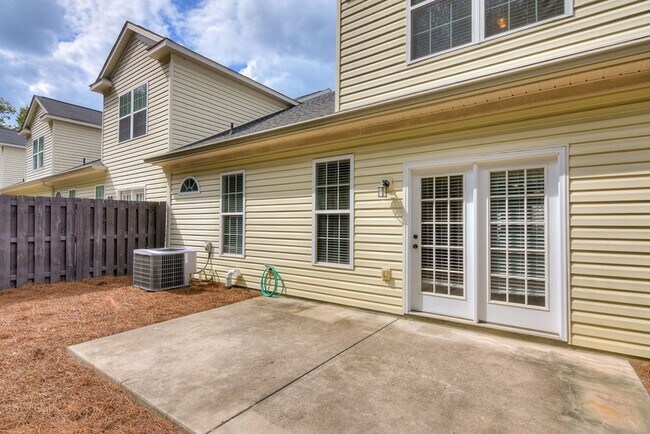 Building Photo - 824 Mayo Ln