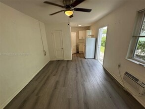 Building Photo - 480 SW 10th St