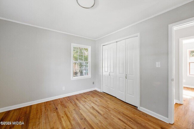 Building Photo - 4322 Fairfax Dr