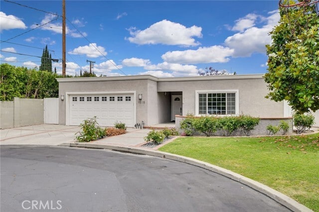 Building Photo - 1015 E Walnut Ave