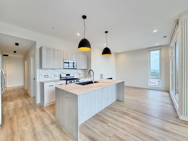 Foto del edificio - 6340 Belmont Ave