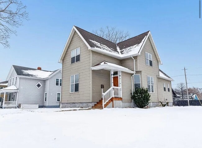 Building Photo - 623 N Maple Ave