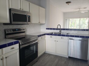Building Photo - 6945 Stoney Creek Cir