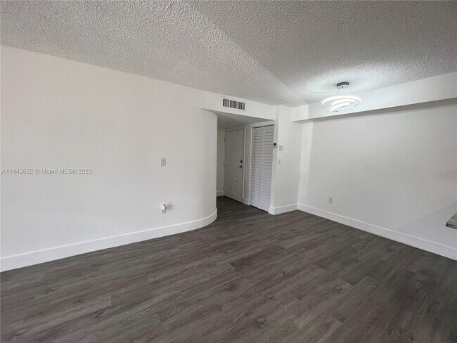 Foto del edificio - 7235 NW 179th St