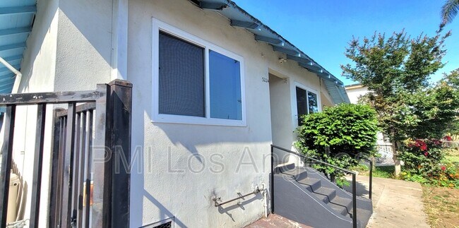 Foto del edificio - 3224 E 2nd St