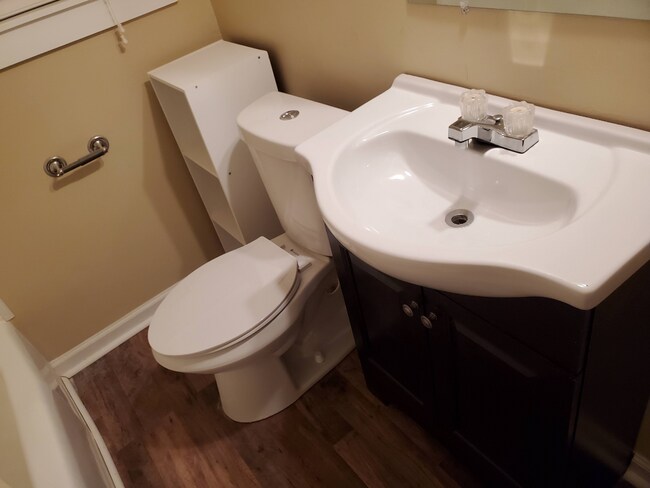 Building Photo - Section 8 accepted 2-Bedroom Retreat in Huntsville – Cozy Living with 803 Sq Ft!"