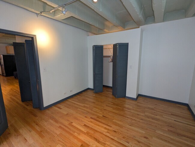 Foto del edificio - 5646 N Kenmore Ave