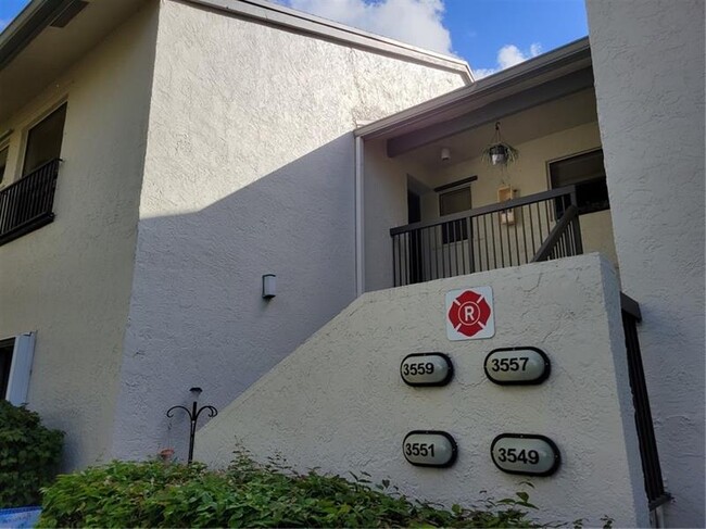 Foto del edificio - 3559 Cocoplum Cir
