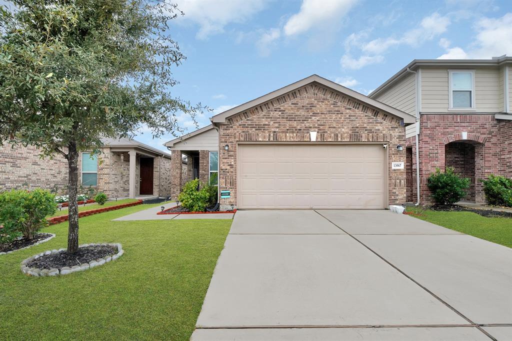 Foto principal - 13067 Mills Grove Dr