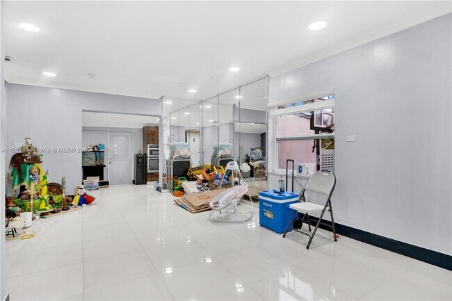 Foto del edificio - 7385 SW 19th Street Rd