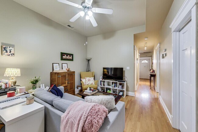 Foto del edificio - 1128 W Armitage Ave