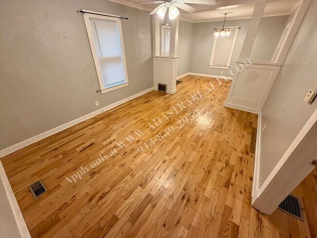 Foto del edificio - Beautiful Waldo Home-Available NOW!!